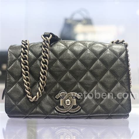 CHANEL Metallic Goatskin Medium City Rock Flap Black